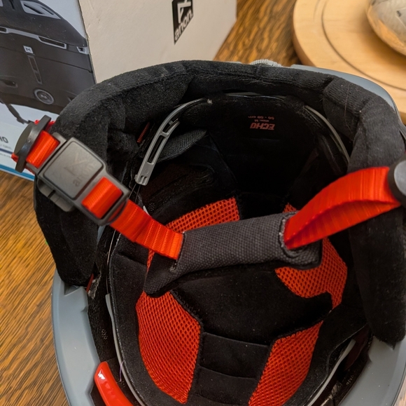 Snowboard Helmet - Picture 6 of 9